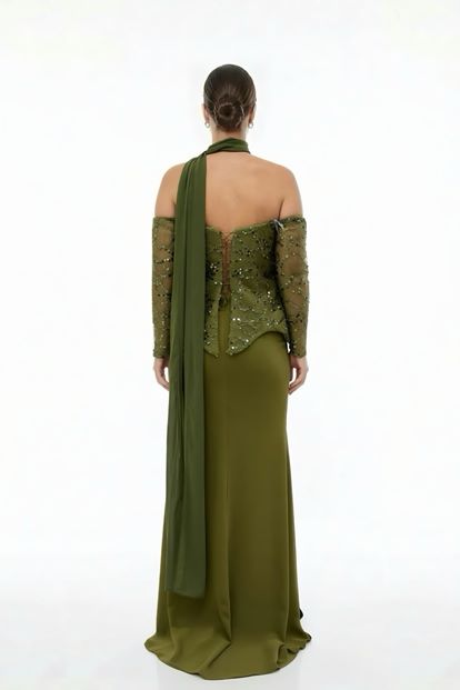 فستان سهرة كاكي بدون حمالات مزين بالترتر بمقاسات كبيرة